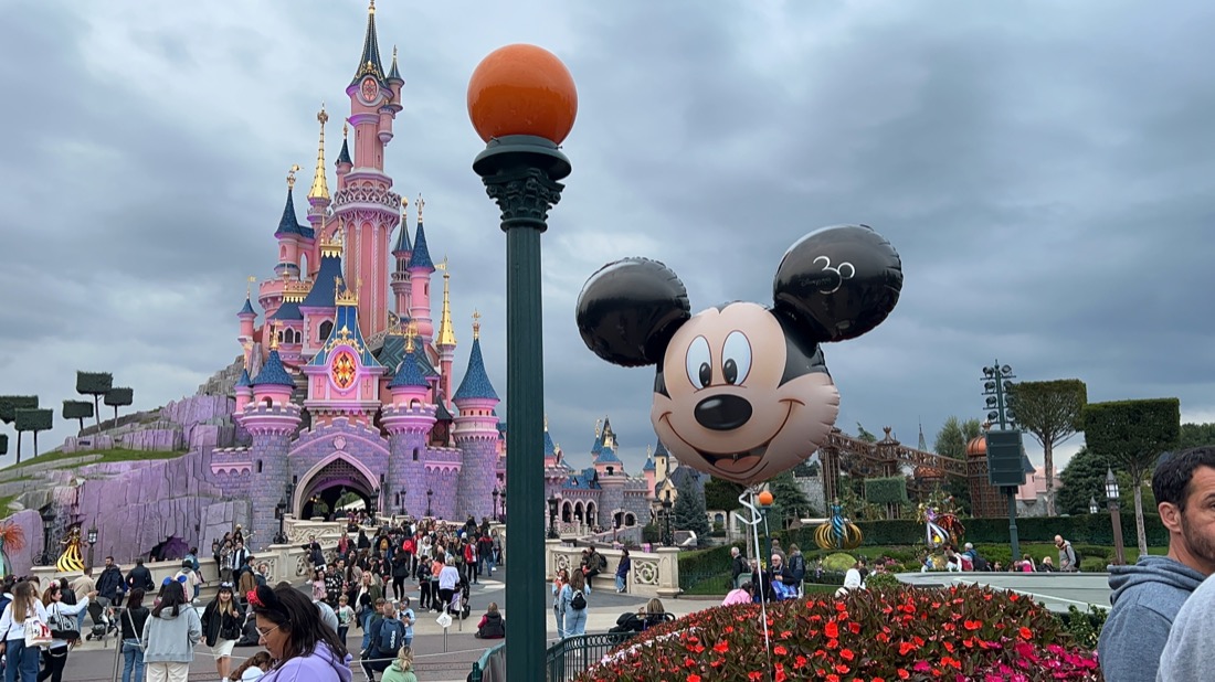 Disneyland Paris noite